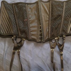 NWOT Black plus size corset garter belt
